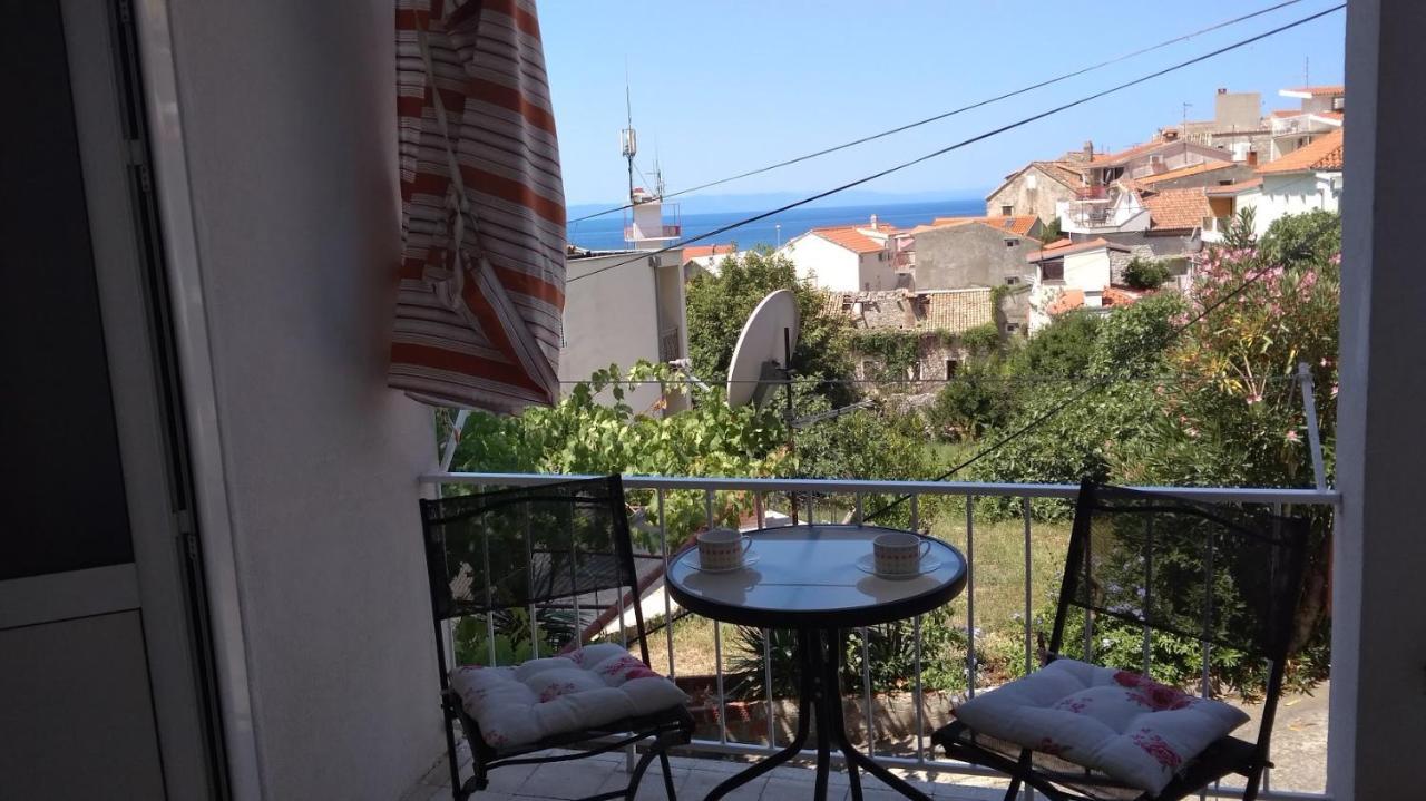 Apartment For 6 In Makarska Centar Exterior photo